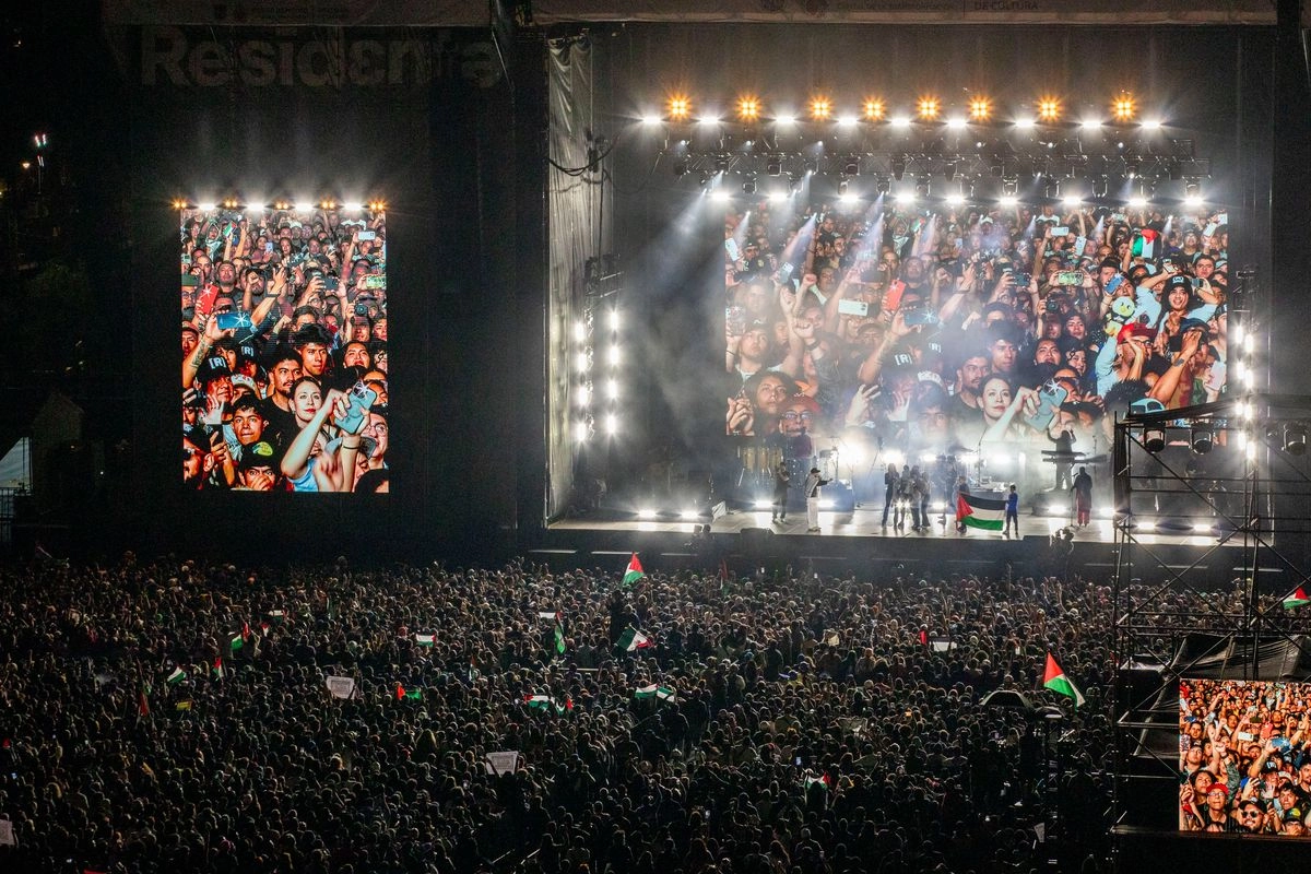 Miles de personas en el Zócalo de CDMX durante el concierto del músico y cantautor puertorriqueno, René Pérez Joglar, mejor conocido como 'Residente', el 6 de septiembre de 2025. Foto
