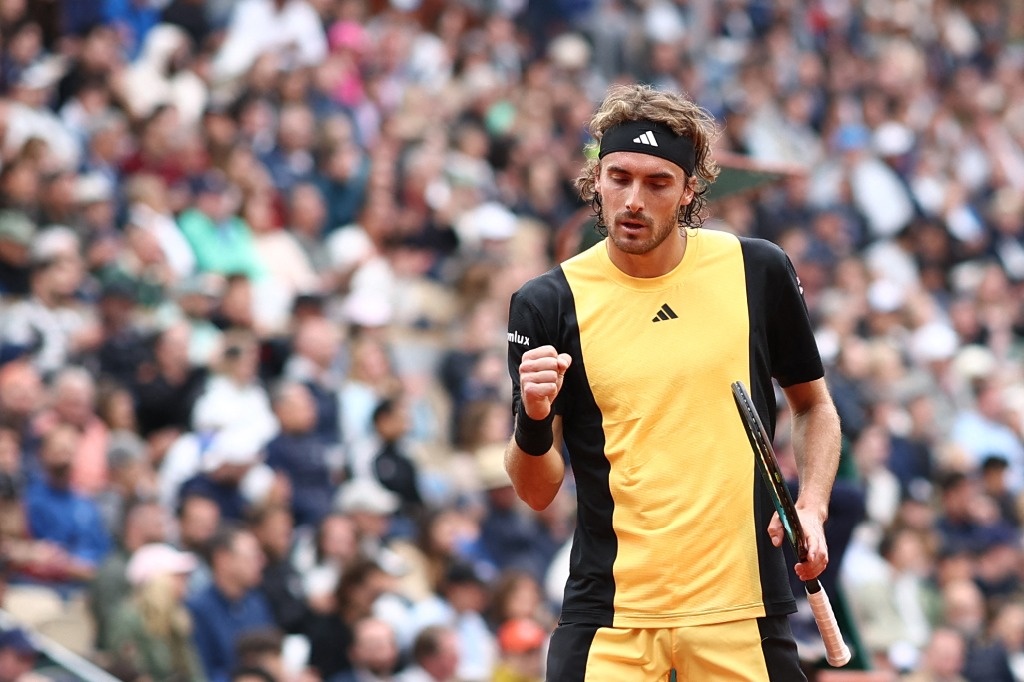 Stefanos Tsitsipas classifies the second spherical of Roland Garros as having no issues