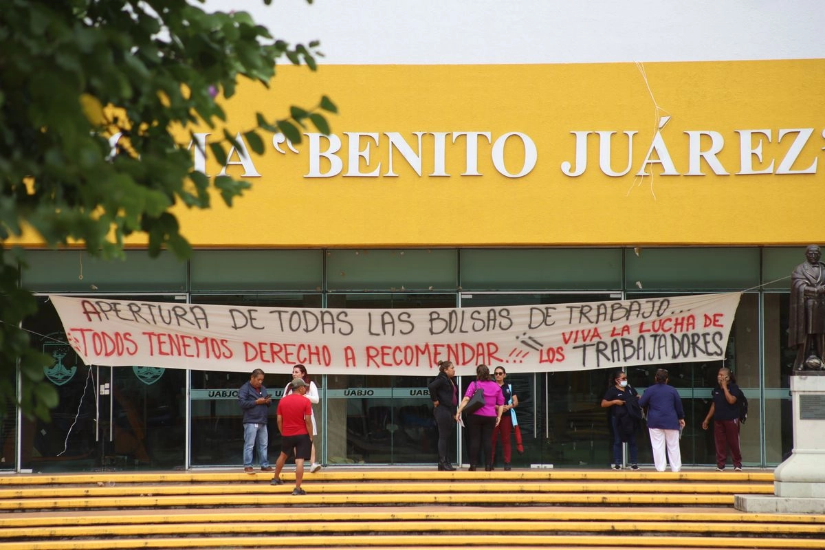 Integrantes del Sindicato de Trabajadores y Empleados de la Universidad Autónoma Benito Juárez de Oaxaca (Steuabjo) tomaron este martes las instalaciones de Ciudad Universitaria. Foto 