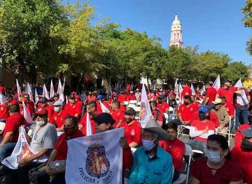 Acompañados de familiares e integrantes de otras secciones, obreros de la veta San Rafael, en Cosalá, Sinaloa, mantienen su huelga. Foto La Jornada