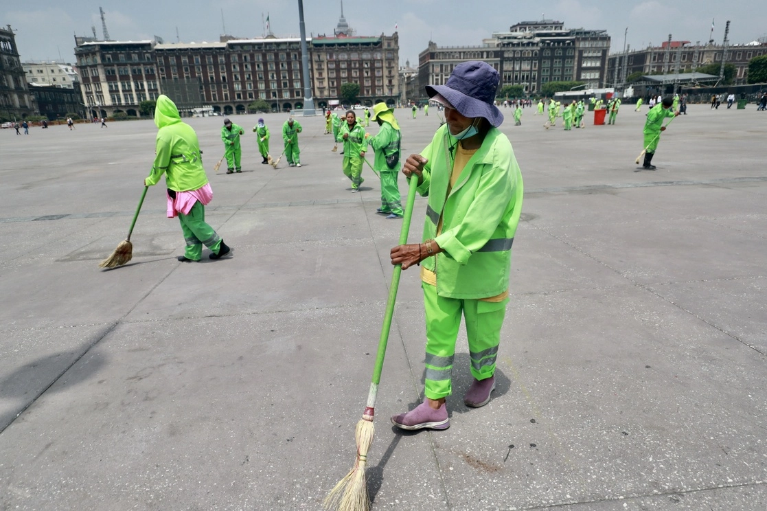 La STPS informó que está enfocando las inspecciones del cumplimiento de la reforma en subcontratación en sectores como turismo, la agroindustria de exportación, seguridad y limpieza porque eran los más impactados por malas prácticas. Foto Luis Castillo / Archivo