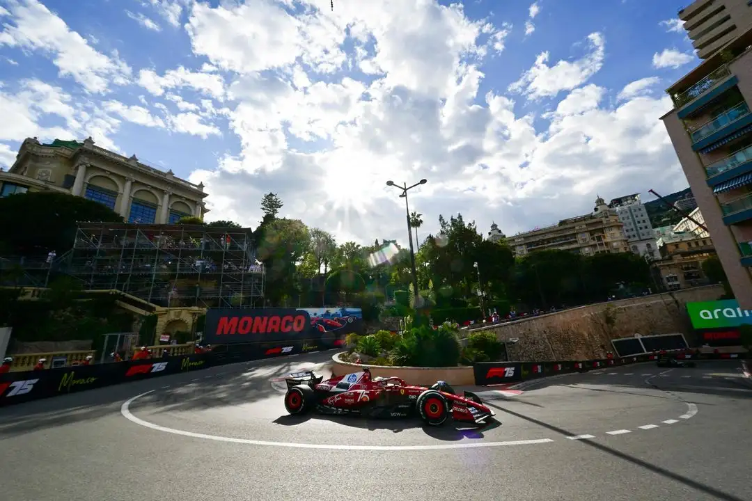 El piloto de Ferrari, Charles Leclerc durante la segunda sesión de prácticas libres en el Gran Premio de Mónaco, el 23 de mayo de 2025. Foto 