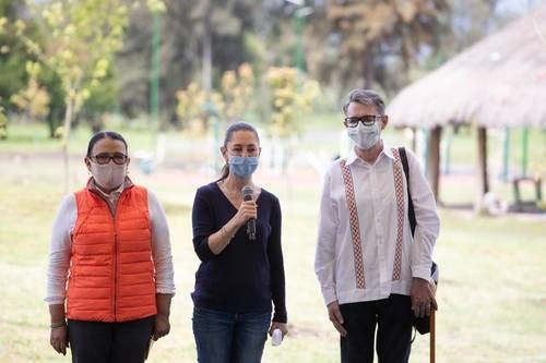 La jefa de Gobierno, Claudia Sheinbaum, encabezó la jornada de reforestación Reto Verde en el sistema de humedales de la Ciudad de México dentro del Parque Ecológico Xochimilco. La acompañaron Rosa Icela Rodríguez, quien deja la Secretaría de Gobierno, y José Alfonso Suárez del Real, quien deja la de Cultura para sustituirla en el cargo. Foto Pablo Ramos