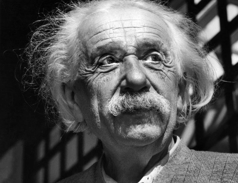 El científico alemán Albert Einstein, en junio de 1954. Foto Ap