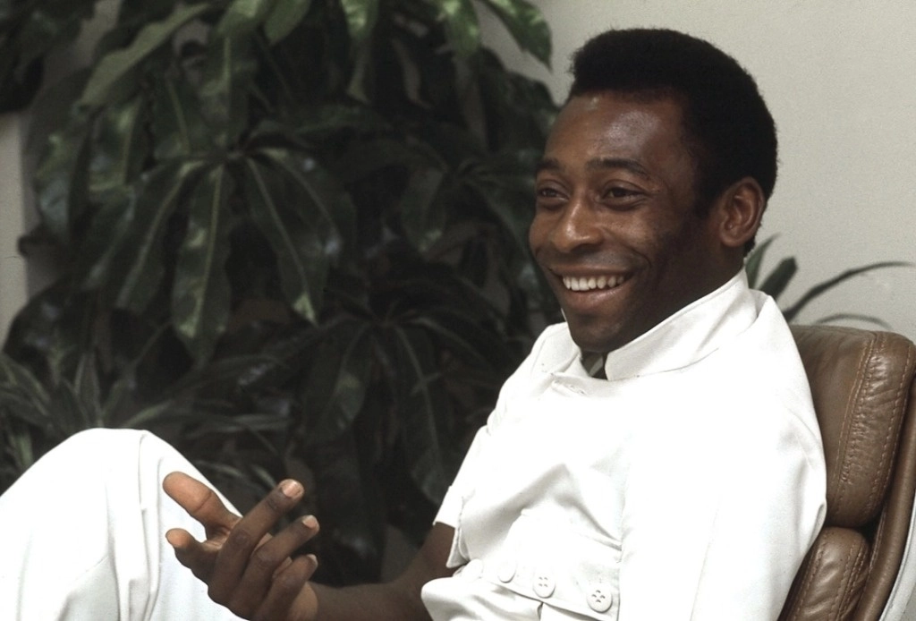 La casa de remates Christie's subastará en Londres la medalla ganada por Pelé en el Mundial de 1962 en Chile, en que Brasil se proclamó campeón del mundo. Foto Ap / Archivo