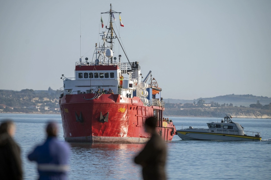 La búsqueda de sobrevivientes se realiza con barcos privados, patrullas de guardacostas y un avión privado. Foto Afp / Archivo