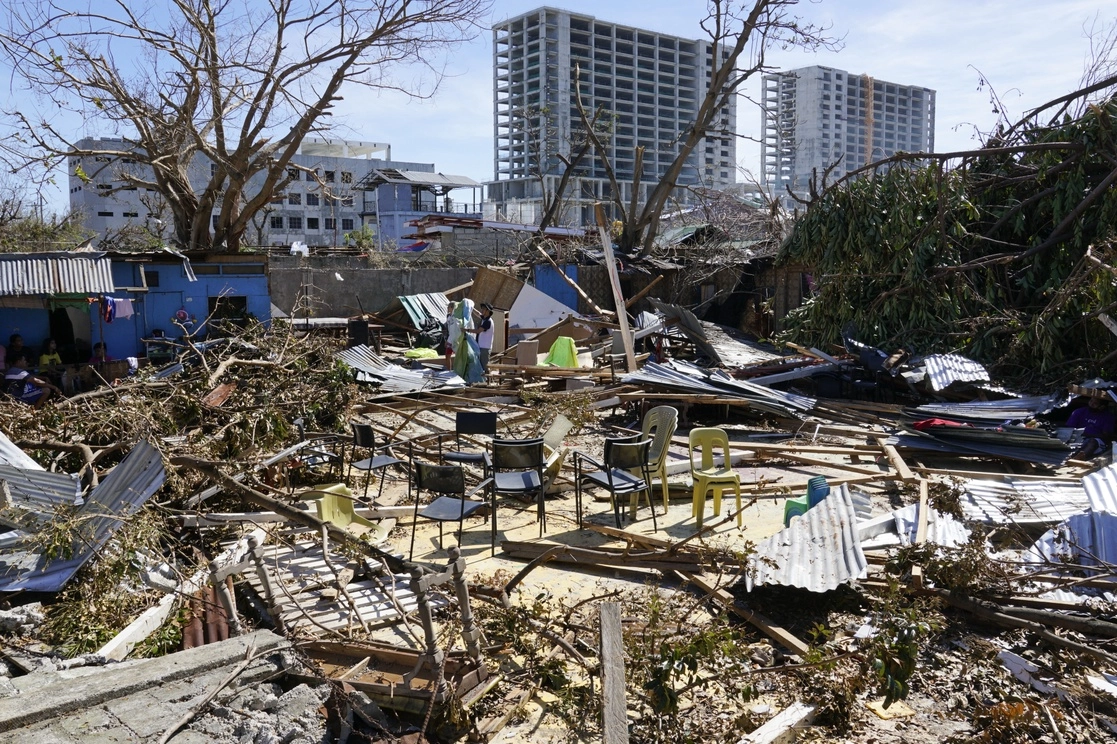 Daños tras el paso del tifón 'Rai' en la provincia de Cebu, en el centro de Filipinas, el 20 de diciembre de 2021. Foto Ap