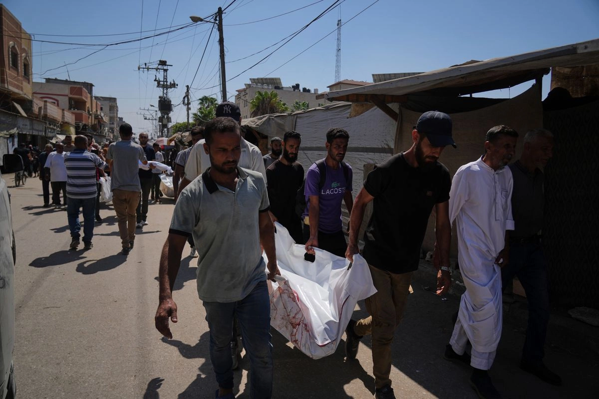 El ejército israelí informó que en los días recientes ha atacado Gaza más de 150 veces; ofensiva nocturno dejó 16 muertos, niños y mujeres incluidos. Foto