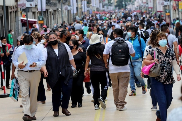 Actividad en la calle Madero, en el Centro Histórico de la Ciudad de México. Foto Roberto García Ortiz / Archivo