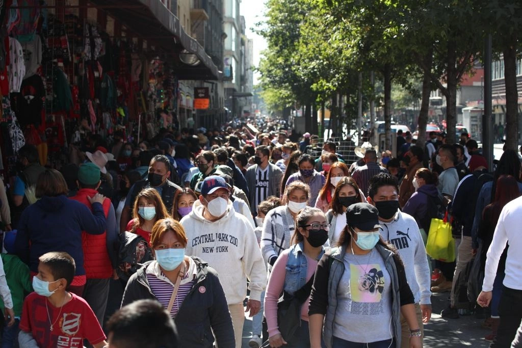 En 24 horas se confirmaron 2 mil 841 nuevos casos de la enfermedad y 251 muertes por su causa en México. Foto María Luisa Severiano