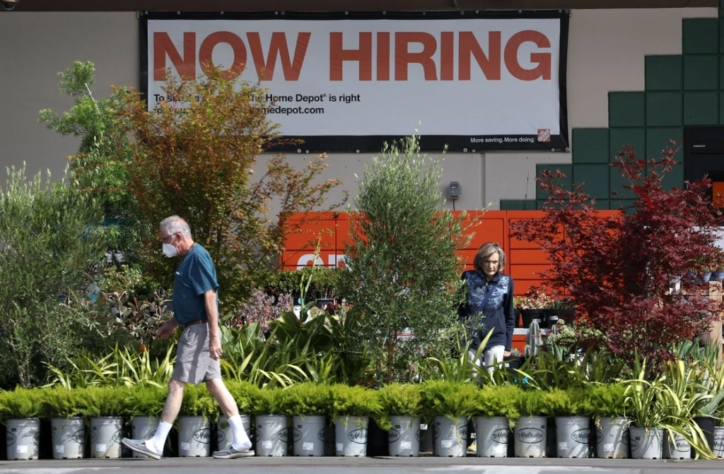 Las huelgas han provocado que el crecimiento del empleo casi se estancara en octubre. Foto Afp / Archivo