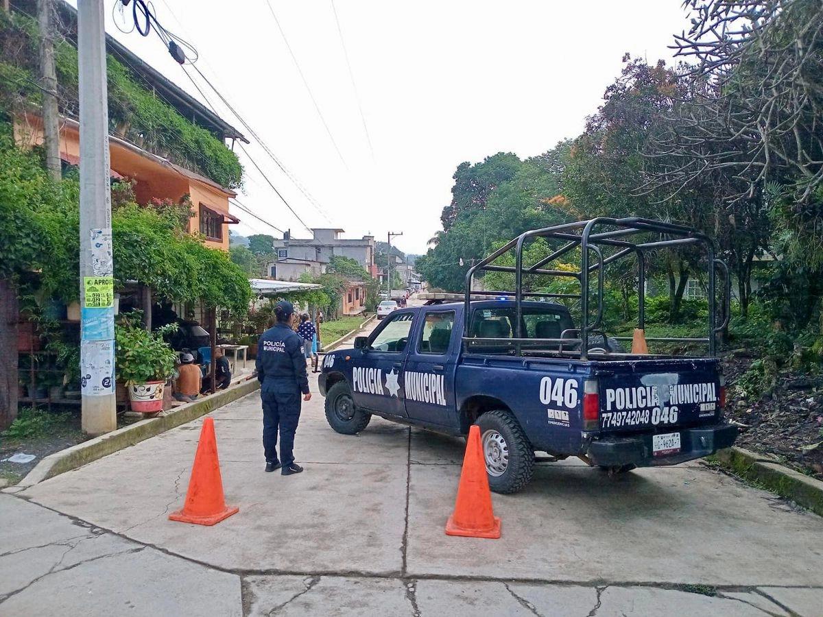 Testigos declararon que el ataque registrado afuera de un bar de Mixquiahuala, Hidalgo, fue perpetrado desde una camioneta por sujetos armados . Foto 