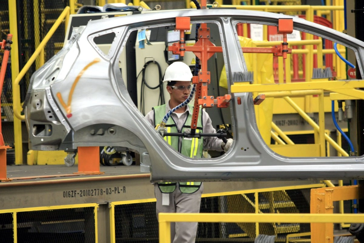 Mientras el salario mínimo en México ha sumado ocho incrementos desde 2018, la generación de empleos ha sido mínima.