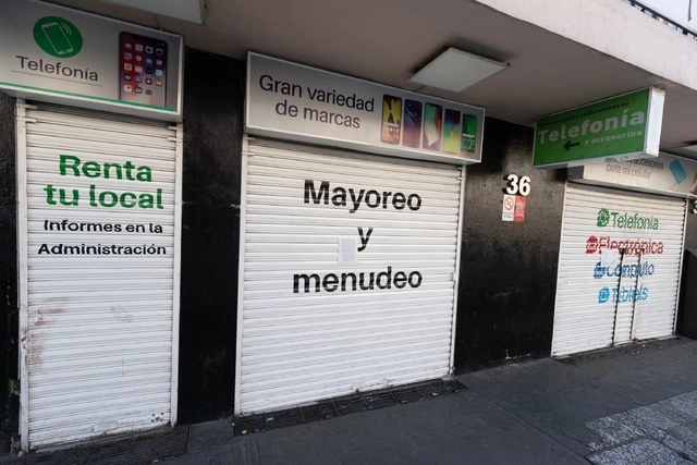 Negocios cerrados en el Centro Histórico por la emergencia sanitaria de coronavirus. Foto Pablo Ramos