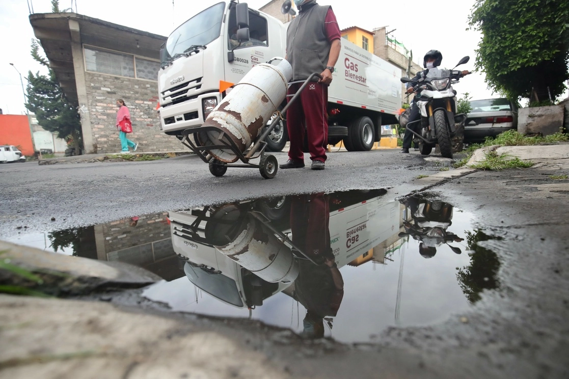 Por medio de Gas Bienestar, el gas LP se vende más barato en la alcaldía Iztapalapa de la Ciudad de México. Foto Luis Castillo