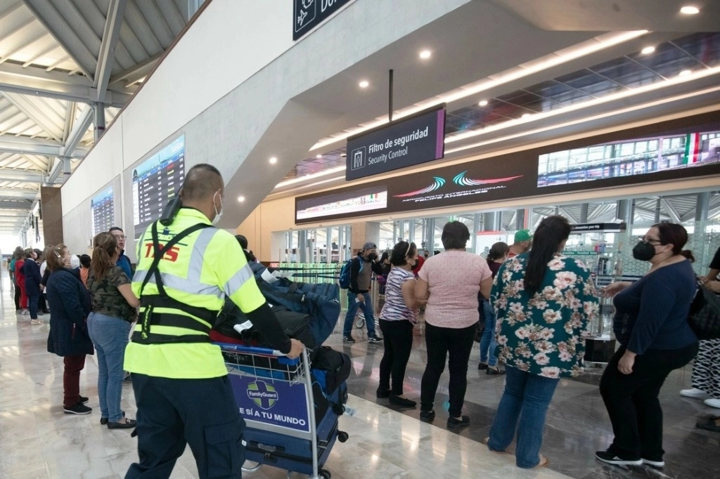 A partir del próximo 9 de noviembre el precio de la tarifa de uso de aeropuerto (TUA) en el Aeropuerto Internacional Felipe Ángeles subirá 8 por ciento en operaciones nacionales y 20 por ciento en vuelos internacionales. Foto Roberto García Ortiz / Archivo