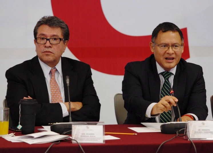 El senador Ricardo Monreal y el subsecretario Ernesto Acevedo, durante la plenaria de legisladores de Morena. Foto Cristina Rodríguez 