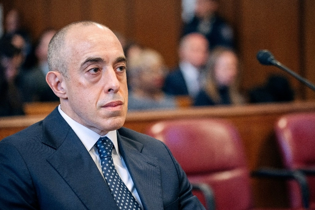 Emil Bove, abogado del expresidente estadounidense Donald Trump, se sienta en el tribunal penal de Manhattan durante la sentencia de Trump en el caso del dinero para silenciar a sus seguidores en Nueva York, el 10 de enero de 2025. Foto Ap
