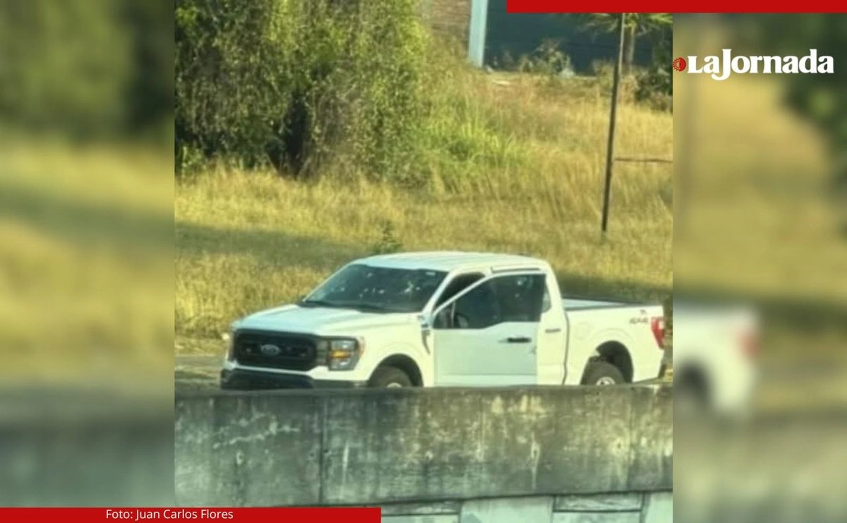 La dependencia precisó que el funcionario recibió varios impacto de arma de fuego cuando circulaba en una camioneta blanca de la institución cuando se dirigía a su jornada laboral. 