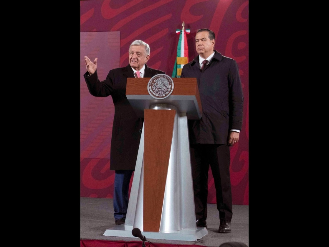 El presidente López Obrador y el subsecretario de Seguridad, Ricardo Mejía, durante su conferencia matutina en Palacio Nacional, el 15 de diciembre de 2022. Foto cortesía Presidencia 