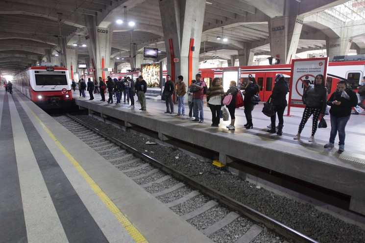 Al ser un día feriado, el lunes 21 de marzo el Tren Suburbano operará con horario especial. Foto José Antonio Cruz / Archivo