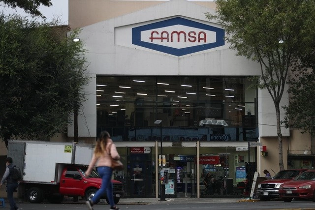 Las oficinas y sucursales de Banco Ahorro Famsa estarán abiertas desde este jueves para que clientes puedan solicitar el pago de sus ahorros por parte del Instituto para la Protección al Ahorro Bancario (IPAB). Foto Yazmín Ortega / Archivo