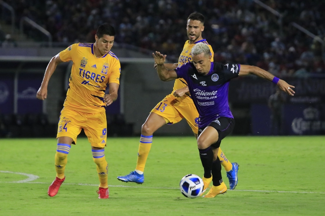 Pese a la superioridad numérica que tuvo durante la mayor parte del primer tiempo, el conjunto dirigido por Miguel "Piojo" Herrera no pudo anotar antes del descanso Foto Jam Medias