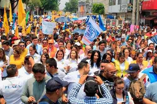 El PAN estuvo a punto de perder el registro por falta de militantes; aparece en la lista con 234 mil 450 afiliados, sólo 505 más del mínimo exigido. Foto 'La Jornada'