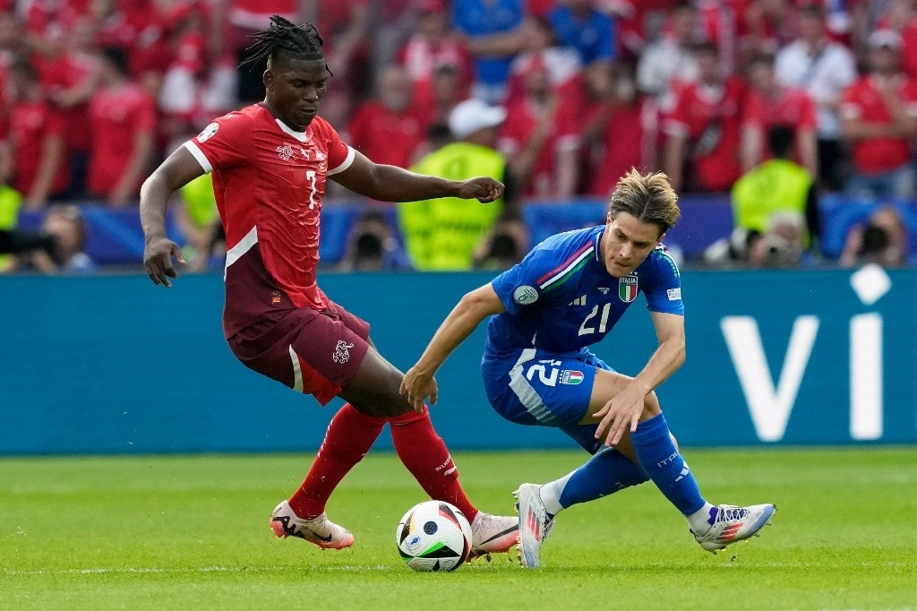 La selección suiza eliminó al vigente campeón de Europa con goles de Remo Freuler y Ruben Vargas. Foto Ap