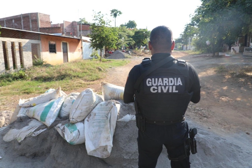 Se implementó un operativo para dar con los asesinos del policía municipal de Uruapan, Michoacán. Foto tomada de X @SSeguridad_Mich / Archivo