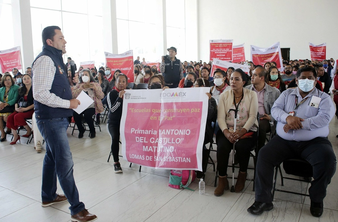 Gerardo Monroy Serrano en un evento con profesores de La Paz, esta tarde. Foto La Jornada