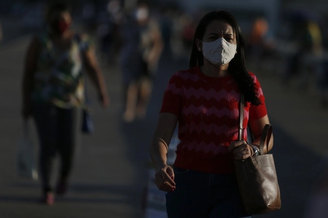Brasil continúa siendo la nación más afectada por la pandemia de Covid-19 al registrar un acumulado de cuatro millones 495 mil 183 casos. Foto Xinhua 