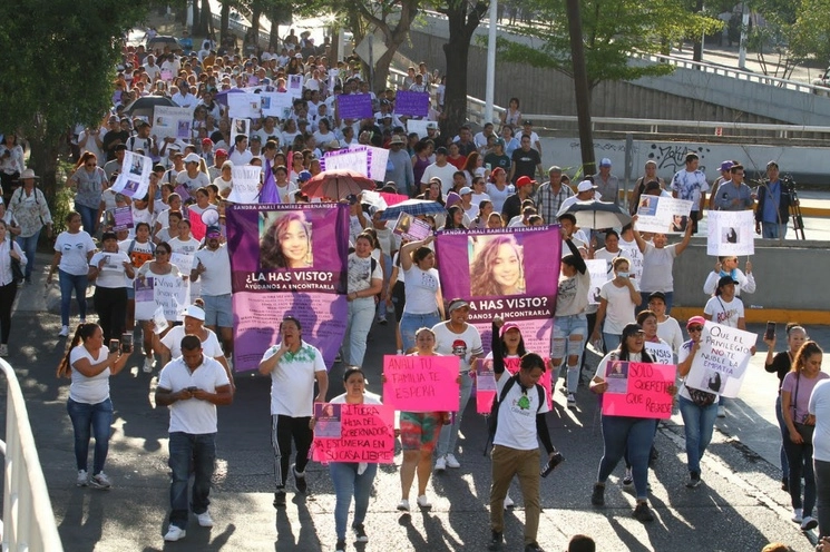 En Guadalajara también se realizó, por tercer día consecutivo una marcha para exigir la localización con vida de Sandra Analí Ramírez. Foto Arturo Campos