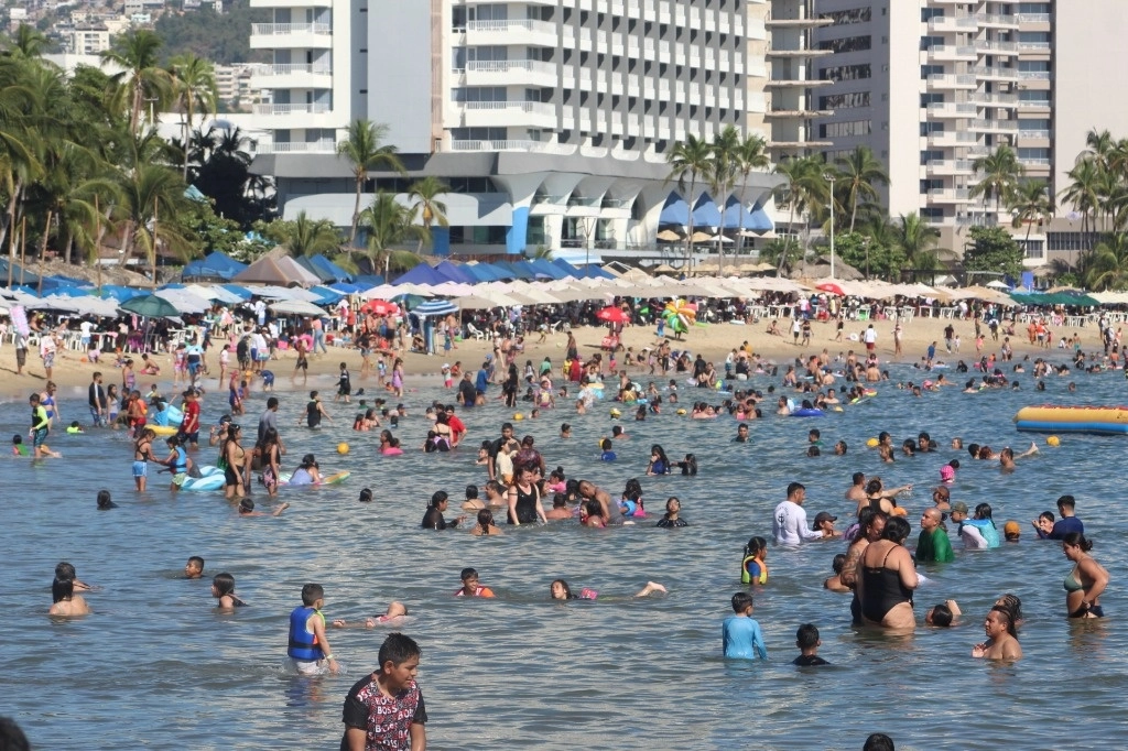 Este fin de año se amplió el número de destinos para recibir el 2025, ya que la gala será presentada en Taxco de Alarcón, Ixcateopan de Cuauhtémoc, Iguala, en las playas de Troncones y La Saladita, en La Unión; así como en San Jerónimo, Benito Juárez; además de Papanoa, en Tecpan de Galeana; Playa Ventura en Copala, Marquelia y Coyuca de Benítez. Foto Héctor Briseño
