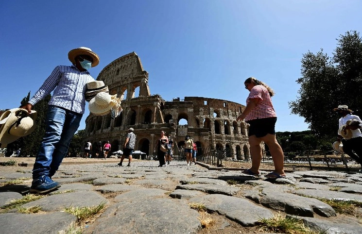 El gobierno italiano adoptó varias medidas para frenar esta nueva ola de contagios, como el cierre de discotecas desde el 17 de agosto. Foto Afp