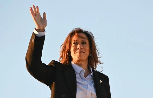 La candidata presidencial demócrata Kamala Harris, dijo que de llegar a la Presidencia de EU, no prohibirá el fracking. Foto Ap