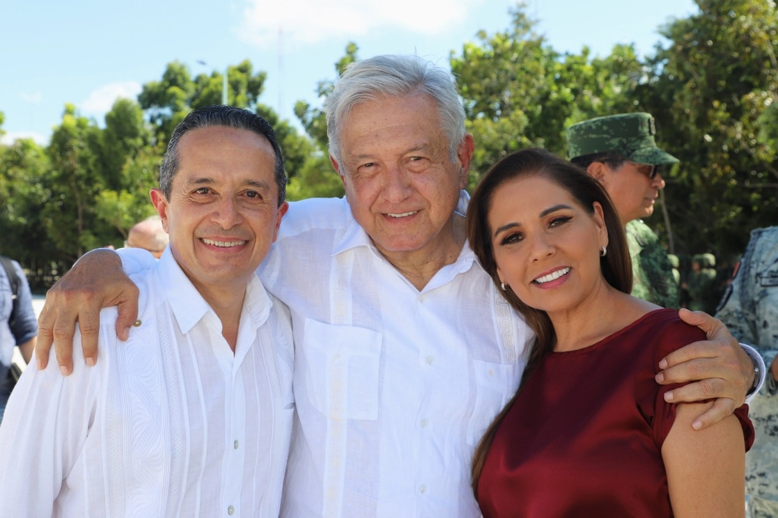 Carlos Joaquín González, López Obrador y Mara Lezama. Foto Presidencia