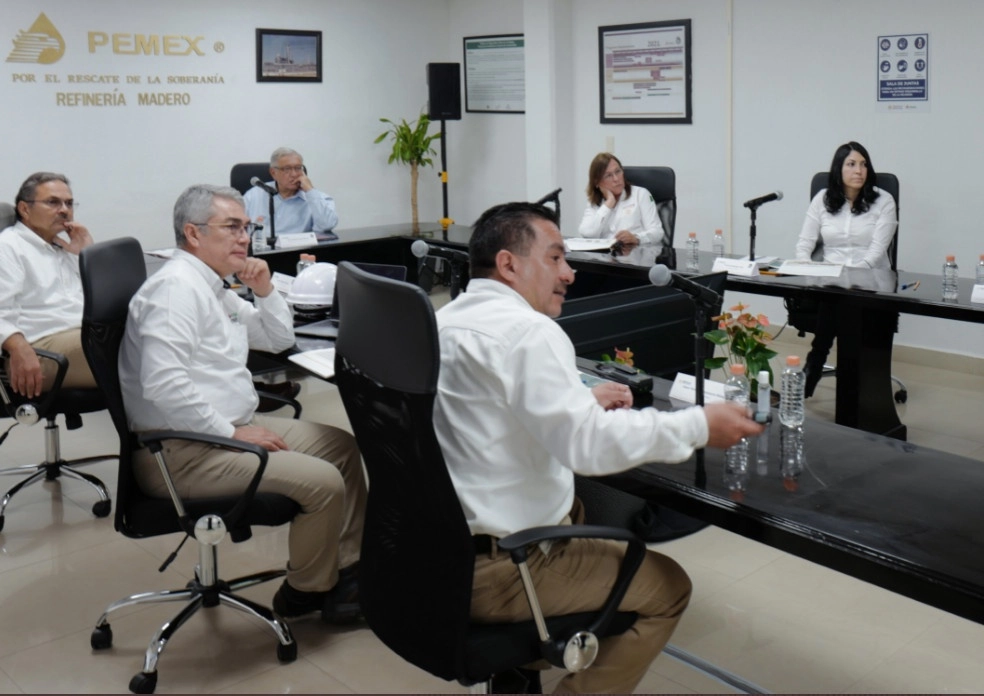 El presidente Andrés Manuel López Obrador visitó la refinería ubicada en Ciudad Madero, Tamaulipas. Foto tomada del Twitter @lopezobrador_