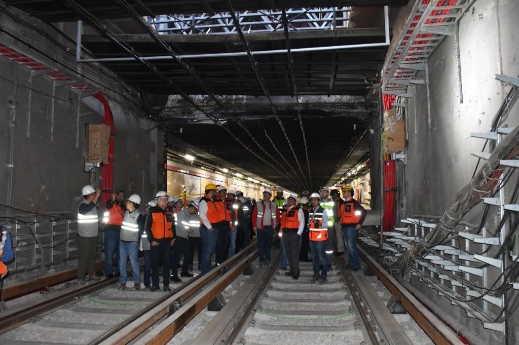 En el recorrido participó Alejandra Álvarez, directora general de seguimiento de Proyectos y Asuntos Estratégicos de la Secretaría de Movilidad de la Ciudad de México. Foto cortesía Metro