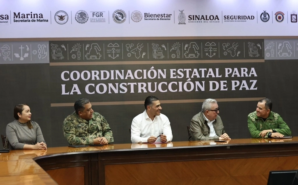El titular de SSPC, Omar García Harfuch participó en la  mesa de construcción de paz realizada por autoridades del gobierno de Sinaloa. Foto tomada de la cuenta de X @rochamoya_