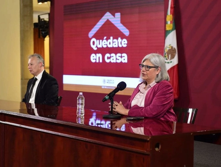 Graciela Márquez, secretaria de Economía, y Jesús Chávez Ugalde, director de Análisis de Servicios y Productos Financieros de Condusef, en conferencia en Palacio Nacional. Foto tomada de Twitter @SE_mx