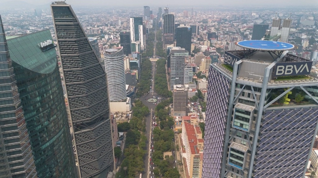 Vista de la Ciudad de México, en la zona de Paseo de la Reforma, en medio de la contingencia ambiental, el 30 de abril de 2024. Foto Pablo Ramos