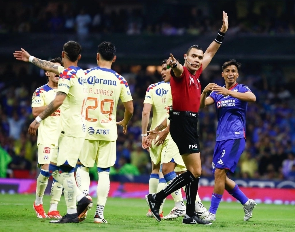Ortiz ya fue notificado del castigo y limitará su participación a los encuentros de la Liga Mx y otras confederaciones en caso de ser requerido. Foto Víctor Camacho / Archivo