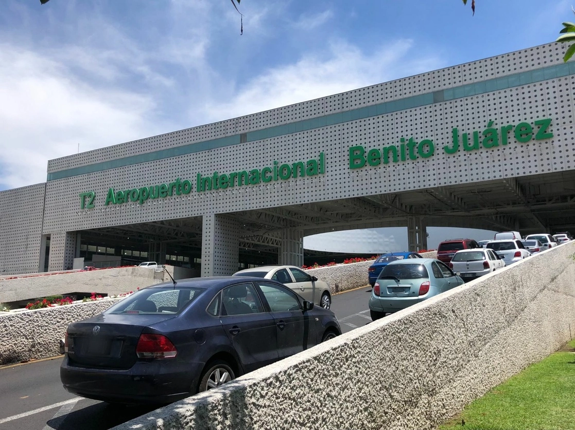 La suspensión de vuelos fue notificado con anticipación a las aerolíneas con el fin de prever sus operaciones, de acuerdo con la administración de la terminal aérea. Foto Luis Castillo / Archivo 