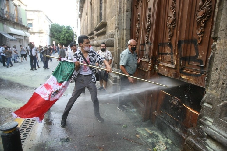 Manifestaciones en Jalisco en protesta por el asesinato de Giovanni López a manos de la policía. Foto LA JORNADA/Arturo Campos