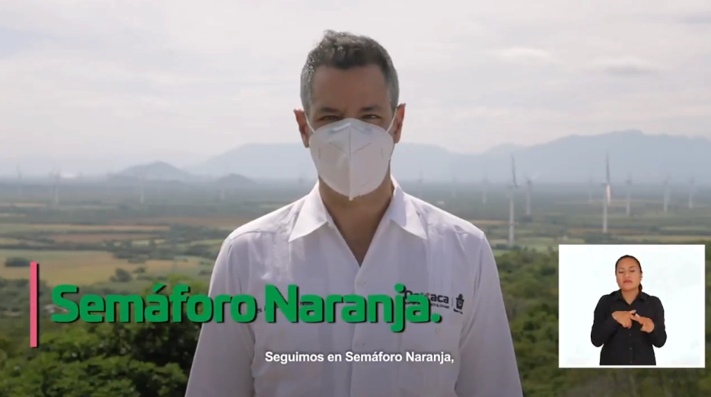 En esta captura de pantalla, el gobernador de Oaxaca, Alejandro Murat, en su mensaje dominical sobre el estado del Covid-19 en el estado.