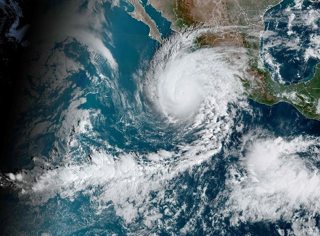 Esta imagen obtenida de la Administración Nacional Oceánica y Atmosférica muestra el huracán Norma frente a la costa del Pacífico de México. Foto Afp