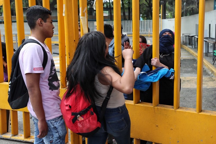 Según integrantes de la comunidad, lo de ayer en la noche fue una violenta confrontación que causó miedo y confusión entre el alumnado, el profesorado y los empleados universitarios. Foto Archivo / Marco Peláez