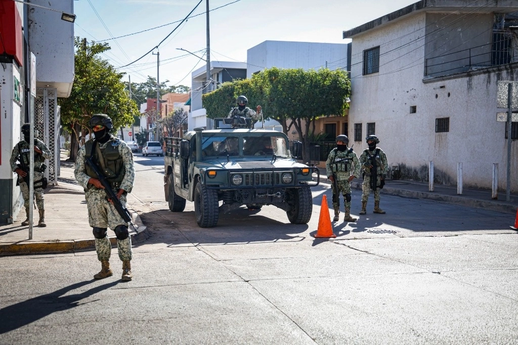 El grupo interinstitucional aseguró 10 laboratorios más para la fabricación de droga sintética en Culiacán y Cosalá  por parte de las diferentes corporaciones que participan en los operativos. Foto Cuartoscuro