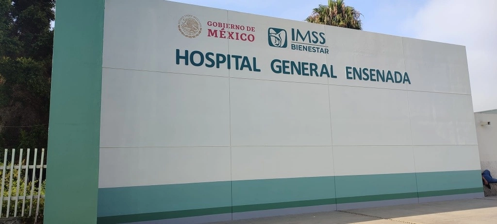 En un oficio dirigido al coordinador del IMSS Bienestar en Baja California, Miguel Bernardo Romero, le advierte además la suspensión del traslado de pacientes en ambulancias por carecer de póliza de seguro y de la recolección de residuos peligrosos biológicos infecciosos. Foto Facebook Hospital General de Ensenada